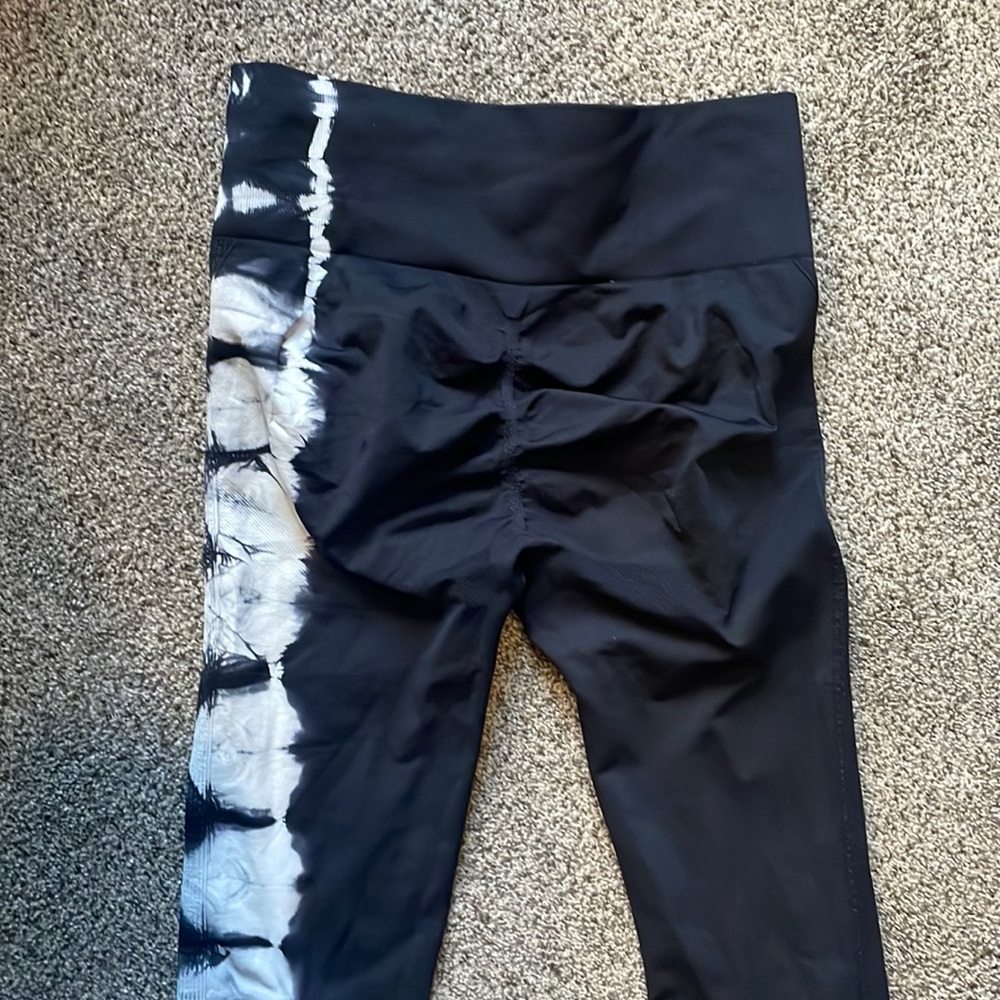Bundle: Scrunch workout or everyday wear leggings
